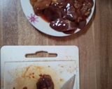 Csirkemáj baconbe tekerve lágy tojással, kígyóuborka dísszel recept fázis 1 fotója