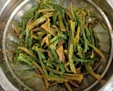 A picture of step 4 of Kurkuri Bhindi (Fried Okra).