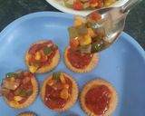 બિસ્કિટ પિઝા (Biscuit Pizza Recipe In Gujarati) રેસીપી સ્ટેપ3ફોટો