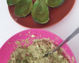 Foto del paso 2 de la receta: 🥑Aguacates rellenos de atún