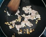 Foto langkah ke 2 dari resep Telur Dadar Sawi Gulung Isi Ayam Wortel.
