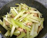 Foto langkah ke 4 dari resep Kare Udang Labu Siam Tempe Semangit.