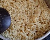 Foto langkah ke 2 dari resep Mie goreng saus 3 rasa.