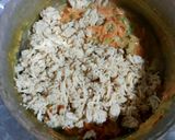 A picture of step 2 of White sauce chicken sandwich.