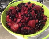 Une image de l'étape 1 de Tarte aux fruits rouges du jardin (groseilles, fraises, framboises, mûres et cassis).