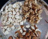 ડ્રાયફ્રુટ ચીકી (Dryfruit Chikki Recipe in Gujarati) રેસીપી સ્ટેપ1ફોટો