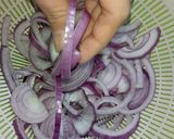 Hình bước làm 1 của món Hành Tây Tím Ngâm Chua