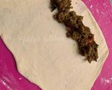 A picture of step 9 of Mincedmeat stuffed bread rolls.