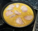 Foto del paso 5 de la receta: Merluza con salsa de pimiento y guarnición de patatas