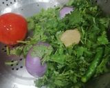 A picture of step 1 of Coriander Cilantro Sauce.