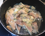 Foto del paso 1 de la receta: Pámpano sobre cama de papas, cebolla y setas a mi manera