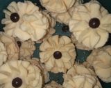 Foto langkah ke 5 dari resep Kue Semprit.