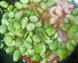 รูปขั้นตอนการทำที่ 2 ของ หมูสามชั้นผัดสะตอกะปิ