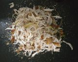 Foto langkah ke 6 dari resep Ayam Suwir Sambal Mattah.