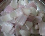 A picture of step 2 of Bhindi do pyaza.