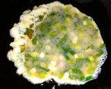 Foto langkah ke 5 dari resep Telur dadar cap daun bawang.