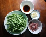 Hình bước làm 1 của món Đậu cô-ve xào thịt nạc