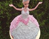 Barbie torta születésnapra 👧👸🎀🎉🎆🎂 recept fázis 10 fotója