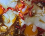 Foto langkah ke 2 dari resep Telur Masak Saus.