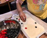 Foto langkah ke 4 dari resep Frozen Yogurt Bark (Frozen Yogurt Batang).