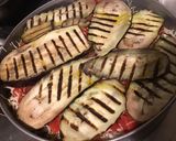 Une image de l'étape 8 de Aubergines grillées façon gâteau aux tomates, farce au chapon, pesto et emmental.
