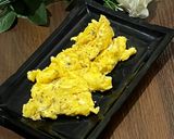 Foto langkah ke 3 dari resep Scrambled Eggs Cheese.
