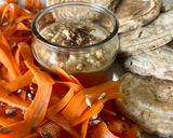 Foto del passaggio 4 della ricetta Pancakes Filanti con Hummus e Carote
