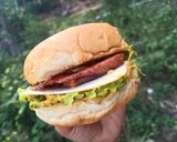 Foto langkah ke 5 dari resep Burger Versi Mager.