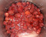 عکس مرحله 1 از دستور مربای توت فرنگی درسته