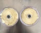 Foto langkah ke 3 dari resep Mini Bundt Lemon Yogurt Cake.
