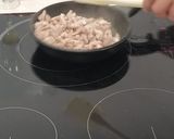 Foto del paso 1 de la receta: Hojaldre de pollo con pesto de pistachos