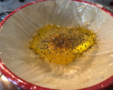 Foto del paso 3 de la receta: Huevos Touché! Tosta de huevos poché, sobre ajo puerro y cebolla morada