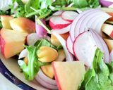 Foto del paso 4 de la receta: Ensalada de rábanos y manzana con vinagreta de miel