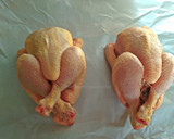 Foto del paso 1 de la receta: Picantones al horno con romero y lima