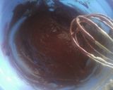 Foto langkah ke 5 dari resep Bolu kukus 2 rasa(simpel) with dandang no mixer.