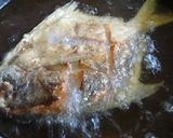 รูปขั้นตอนการทำที่ 2 ของ ปลาจาระเม็ดทอด
