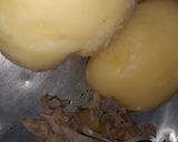 A picture of step 2 of Khaatty Aloo Ki Chat.