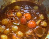 A picture of step 2 of Paneer roll gravy.