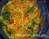Foto langkah ke 6 dari resep Mie goreng pedas gila ala ala bundagibran.