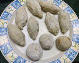A picture of step 3 of Ranga Aloor Puli Pithe or Sweet Potato Fried Dumplings.