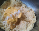 Foto langkah ke 5 dari resep Roti Unyil Isi Selai Keju Homemade.