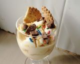 A picture of step 3 of Banana pudding parfait.