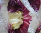 Foto del passaggio 4 della ricetta Fagottini di radicchio con patate e salsiccia