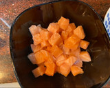 Foto del paso 4 de la receta: Poke de salmón picante con arroz venere