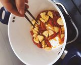 Hình bước làm 3 của món Canh chua cá hồi