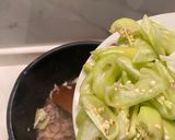 รูปขั้นตอนการทำที่ 4 ของ ผัดพริกหยวกใส่หมู