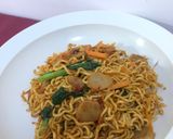 Foto langkah ke 6 dari resep Mie Goreng (Burung Dara) Pedas.