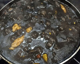 Foto del paso 5 de la receta: Arroz negro con marisco y setas variadas