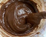 Foto del paso 3 de la receta: Brownie-torta de choco y futos rojos