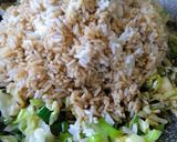 Foto del paso 2 de la receta: Salteado de Repollo blanco, Puerro, Arroz y Huevo